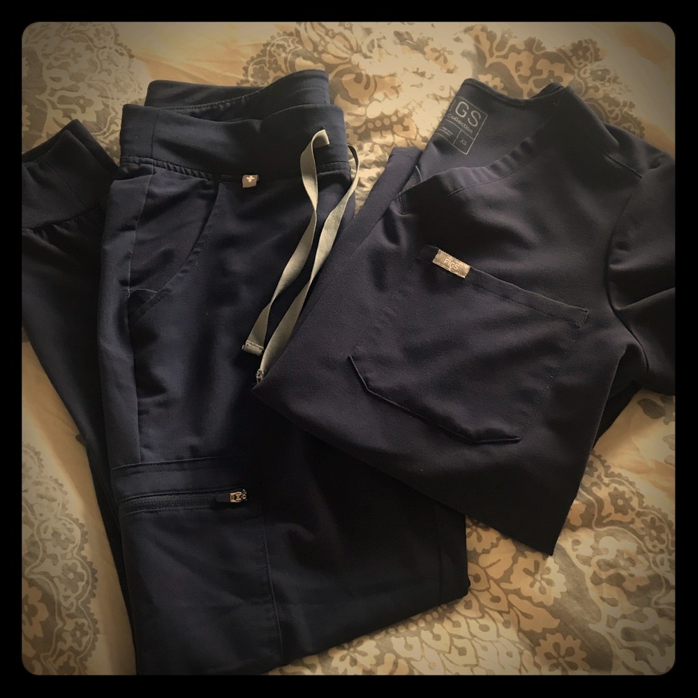 💕Navy figs scrub set size xs 💕